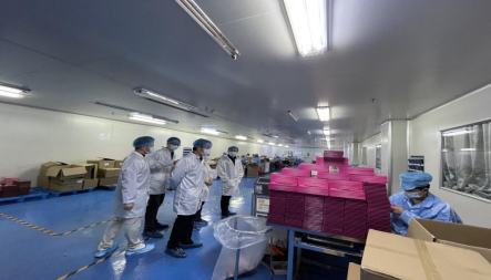 跨境揚(yáng)帆，美妝出海——我院院長(zhǎng)侯鐵軍一行赴義烏開(kāi)展化妝品跨境電商專題調(diào)研